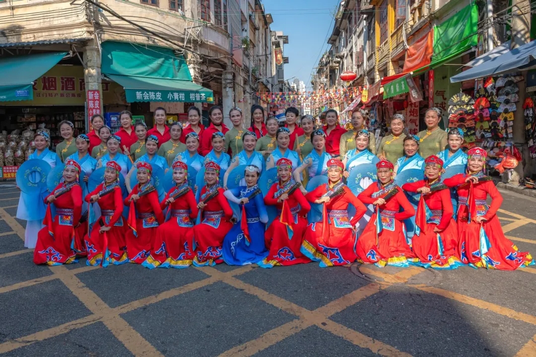 墟街有戏｜情暖重阳迎全运 舞动古街展风华