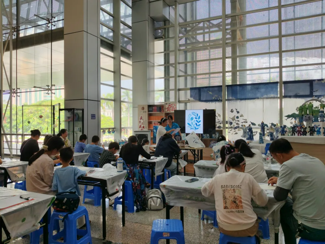 蓝白染秋意 珠光映重阳——江门市文化馆亲子艺术课堂手工体验系列活动圆满举办